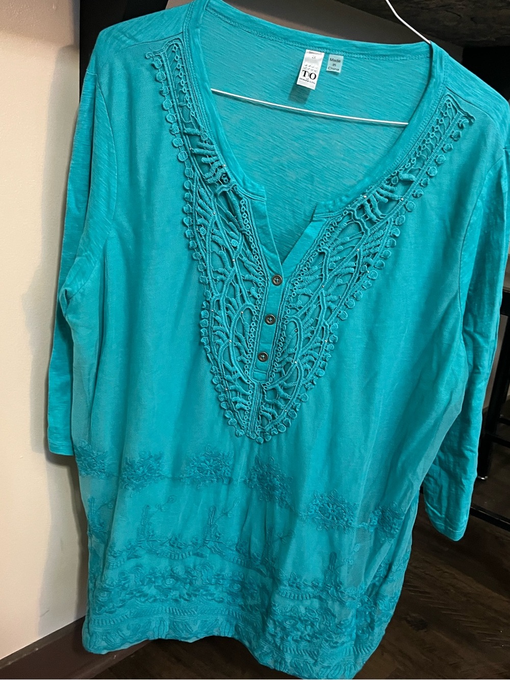 Women’s Turquoise Embroidered V-Neck Tunic Thomas & Olivia 2X. Beautiful detail.